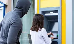 एटीएम बूथ में न लें अनजान से मदद हो सकता है अकाउंट खाली: दिल्ली पुलिस