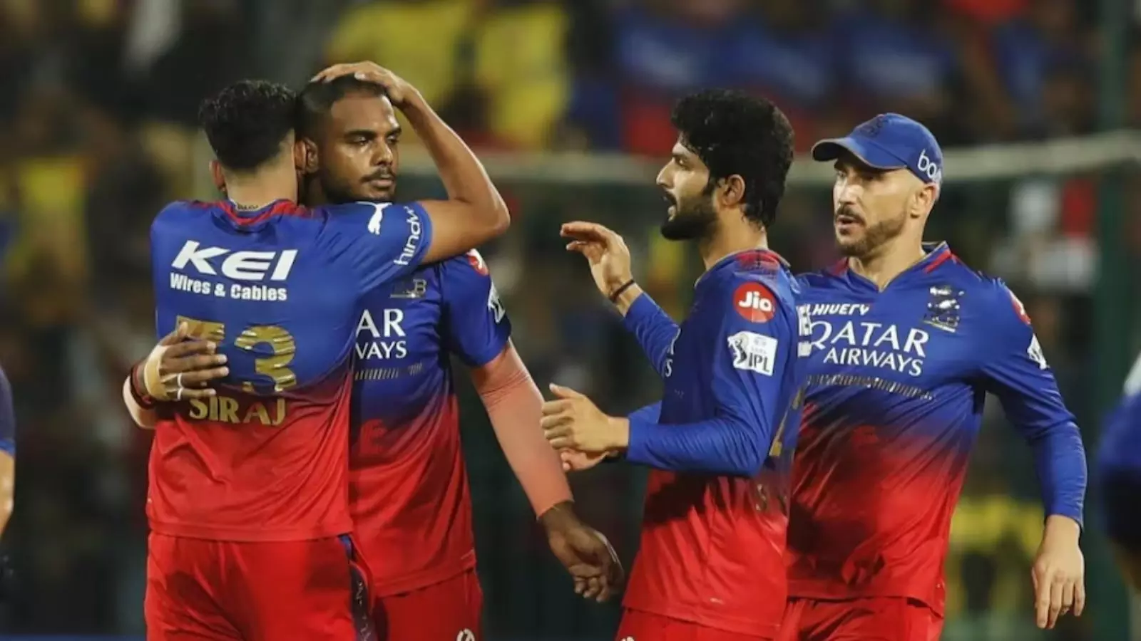 CSK को मात दे प्लेऑफ में RCB, कोहली की टीम धोनी पर पड़ी भारी