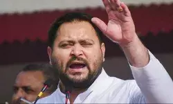 चुनावी सभा में बोले तेजस्वी- दस वर्षों में केवल जुमलेबाजी सुनने को मिली