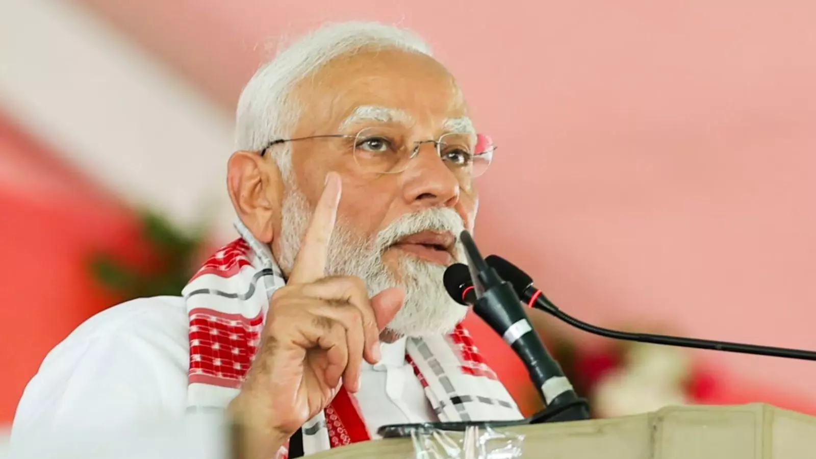 सलाखों के पीछे होंगे हेलीकॉप्टर से चक्कर लगाने वाले: पीएम मोदी