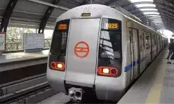 दिल्ली मेट्रो में लगी आग, ऊपरी हिस्से में उठी आग की लपटें; देखें VIDEO