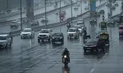 भट्टी बन चुके दिल्ली-NCR में प्रकृति हुई मेहरबान, आंधी-बारिश ने दिलाई गर्मी से राहत