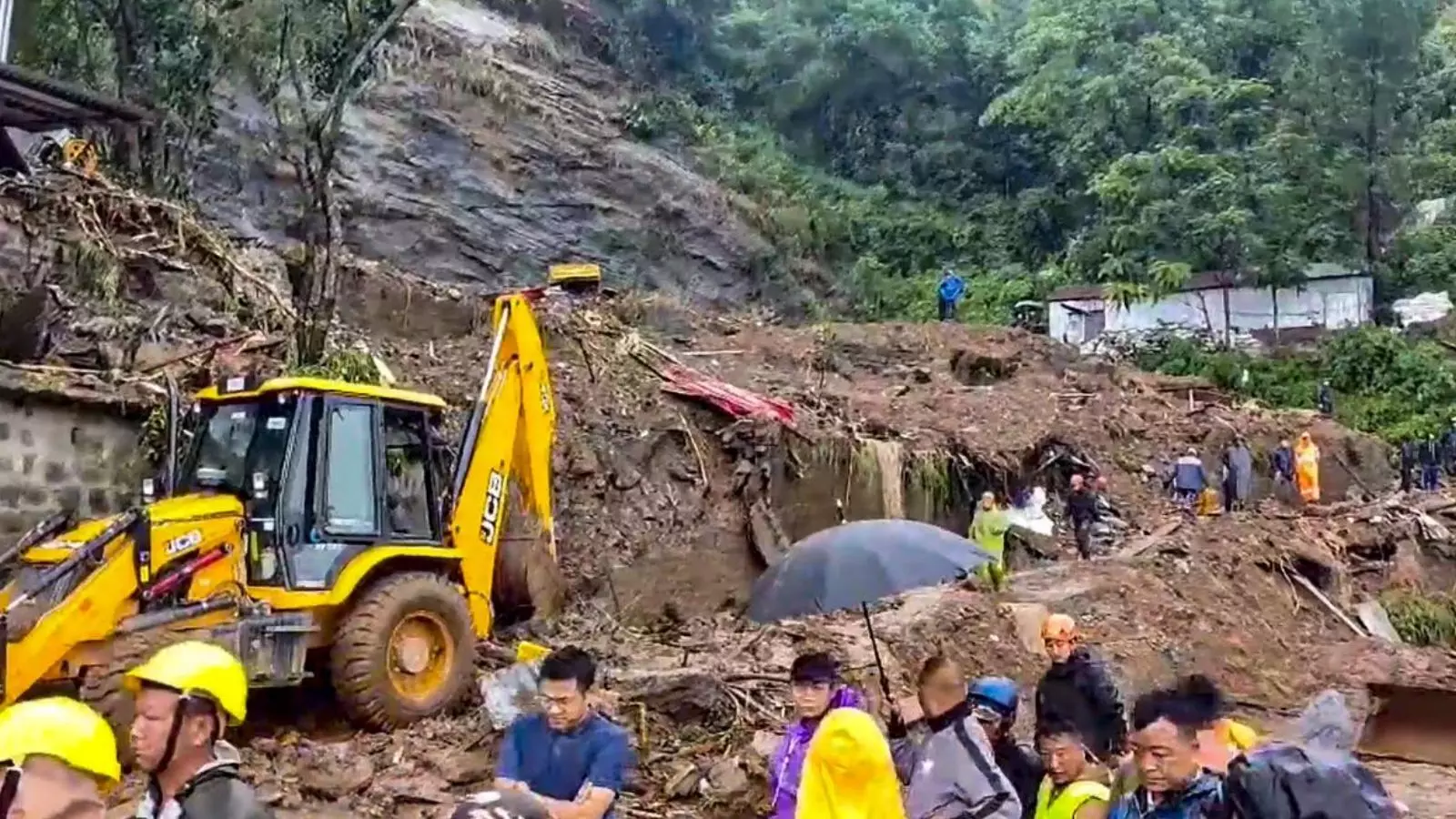 पूर्वोत्तर राज्यों में रेमल ने मचाई तबाही, अब तक 35 की मौत