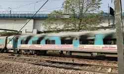 दिल्ली से झाँसी जा रही ताज एक्सप्रेस बनी बर्निंग