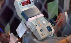 आज गई फैसले की घड़ी, जानें किसके सिर पर सजेगा देश का ताज?