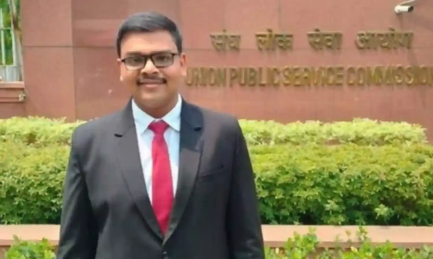 दादा ने भरी फीस, पहले अटेम्प्ट नहीं मिली सफलता, अब बने IAS टॉपर, पढ़े आदित्य की सक्सेस स्टोरी