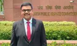 दादा ने भरी फीस, पहले अटेम्प्ट नहीं मिली सफलता, अब बने IAS टॉपर, पढ़े आदित्य की सक्सेस स्टोरी