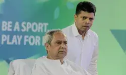 अब सियासी पिच पर नहीं दिखेंगे वी के पांडियन, राजनीति को कहा अलविदा