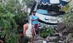 जम्मू में तीथयात्रियों की बस पर आतंकी हमला, 9 की मौत; 33 घायल