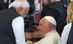 पीएम मोदी ने जी7 में की पोप फ्रांसिस से मुलाकात, भारत आने का दिया निमंत्रण
