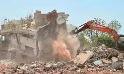 लखनऊ में बुलडोजर एक्शन में हजारों मकान ध्वस्त, क्या है कुकरैल नदी से नाता?