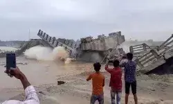 बिहार में अब एक और पुल बहा, देखें VIDEO