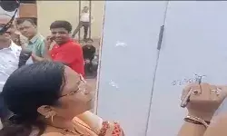 बेटी बचाओ बेटी पढ़ाओ की जगह ये लिख दिया मंत्री महोदया ने