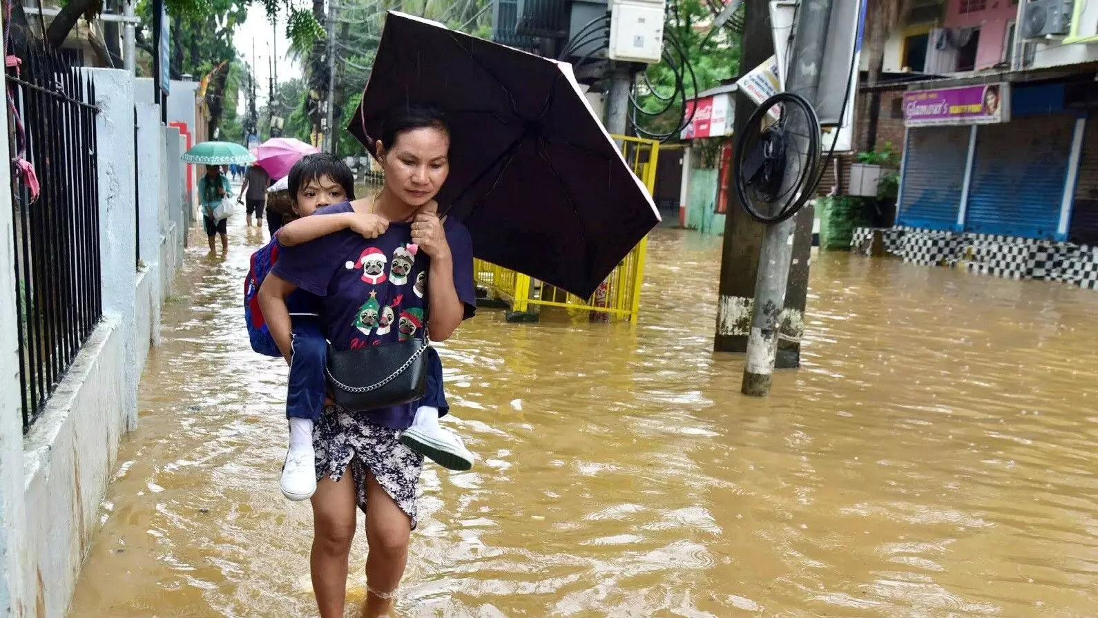 असम के करीमगंज में भूस्खलन से 5 की मौत, राज्य में बाढ़ के हालात और खराब