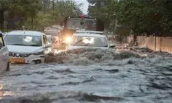 दिल्ली में बारिश से तापमान कम, लेकिन जलभराव ने चढ़ाया राजनितिक पारा