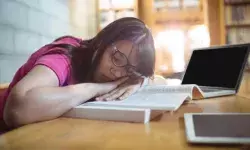 बच्चों को असफल बना सकती हैं ये बुरी आदतें, क्या आपके बच्चे में भी.