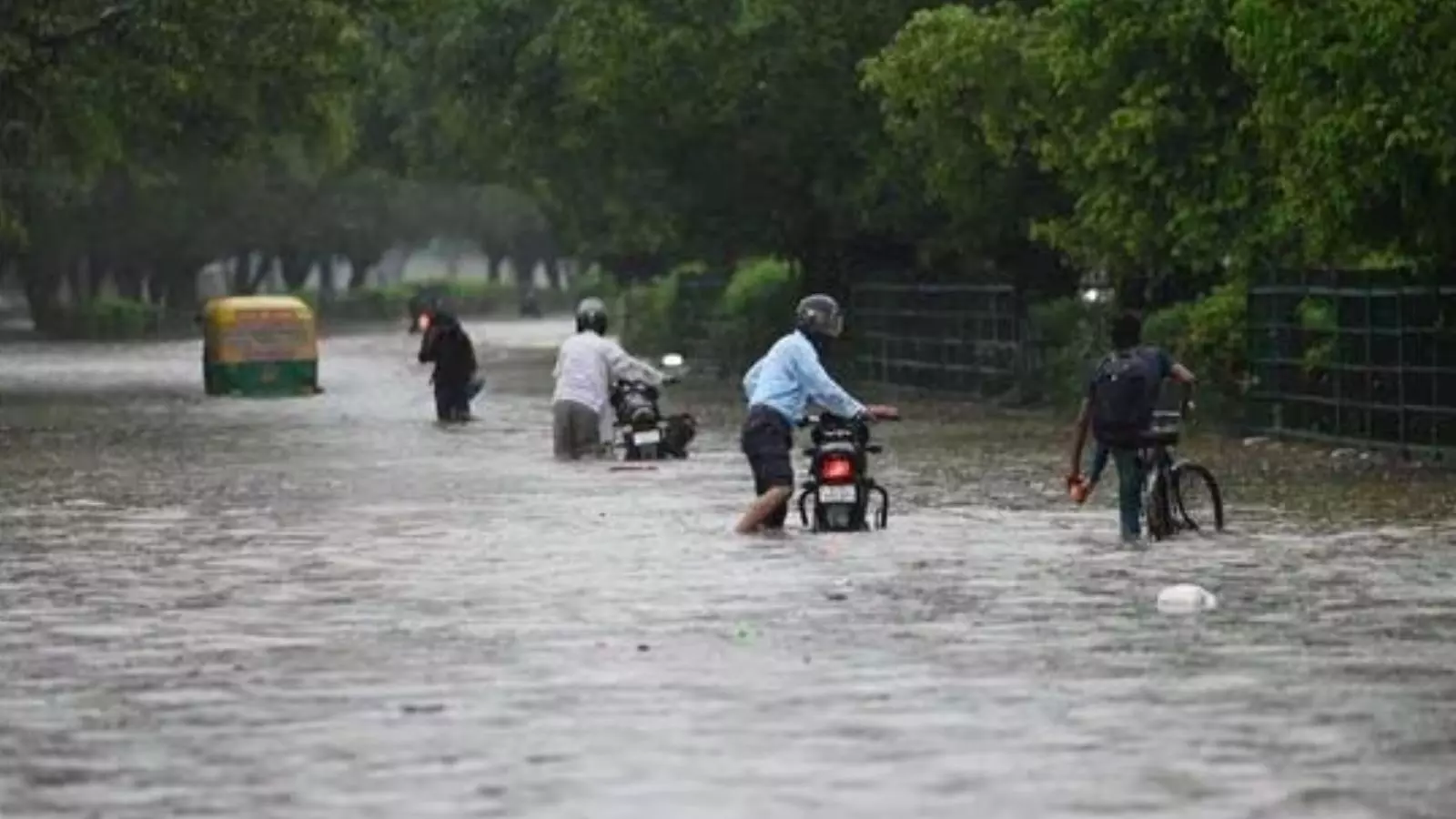 इतनी बारिश कि दिल्ली का 88 साल पुराना रिकॉर्ड टूटा, आखिर क्या है वजह