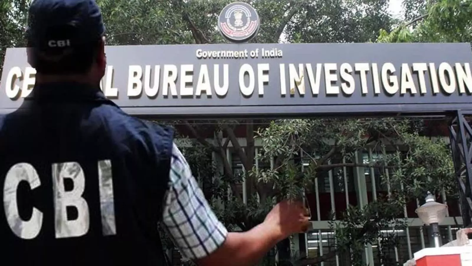 NEET Row: CBI ने गुजरात में 7 जगहों पर की छापेमारी, झारखंड का एक पत्रकार गिरफ्तार