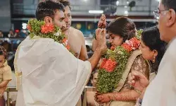 मलयालम एक्ट्रेस मीरा नंदन ने बॉयफ्रेंड श्रीजू संग मंदिर में लिए 7 फेरे, शेयर की तस्वीरें