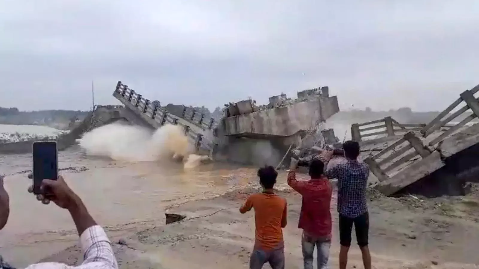 बिहार में 15 दिन में बह गए इतने पुल, इनकी सेहत पर किसकी लगी नजर