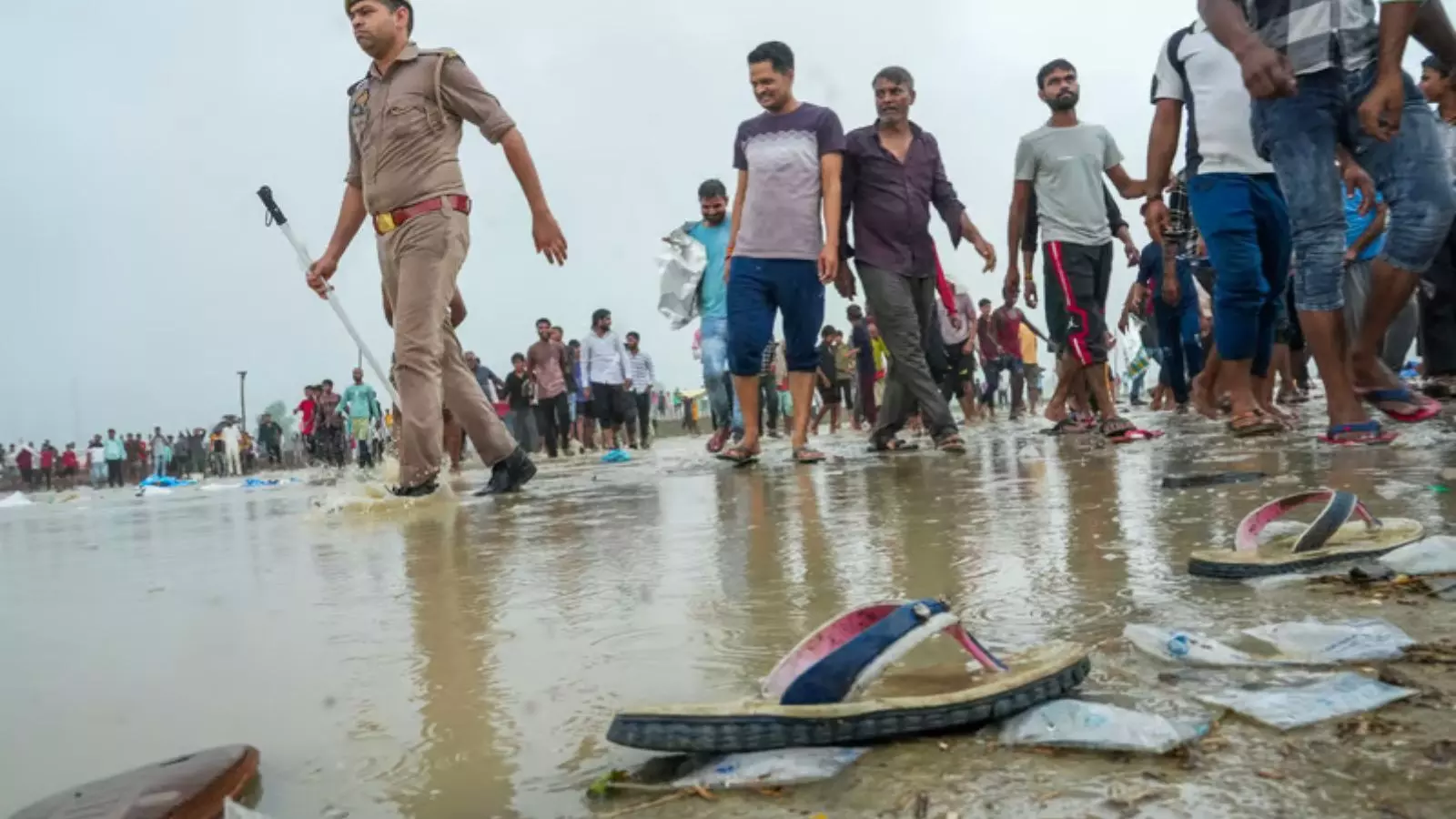 Hathras Stampede: CM योगी को सौंपी गई प्रारंभिक रिपोर्ट, SIT ने 90 लोगों के बयान किए हैं दर्ज