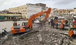 गुजरात के सूरत में छह मंजिला ईमारत गिरी, 7 की मौत