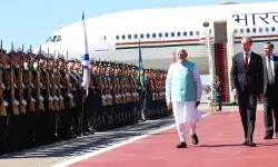 दो दिवसीय यात्रा पर मॉस्को पहुंचे पीएम मोदी, भारत-रूस वार्षिक शिखर सम्मेलन में लेंगे हिस्सा