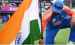 रोहित शर्मा ने तिरंगे साथ लगाया प्रोफाइल फोटो, नाराज फैंस ने सोशल मीडिया पर काटा बवाल; कहा- माफी मांगे