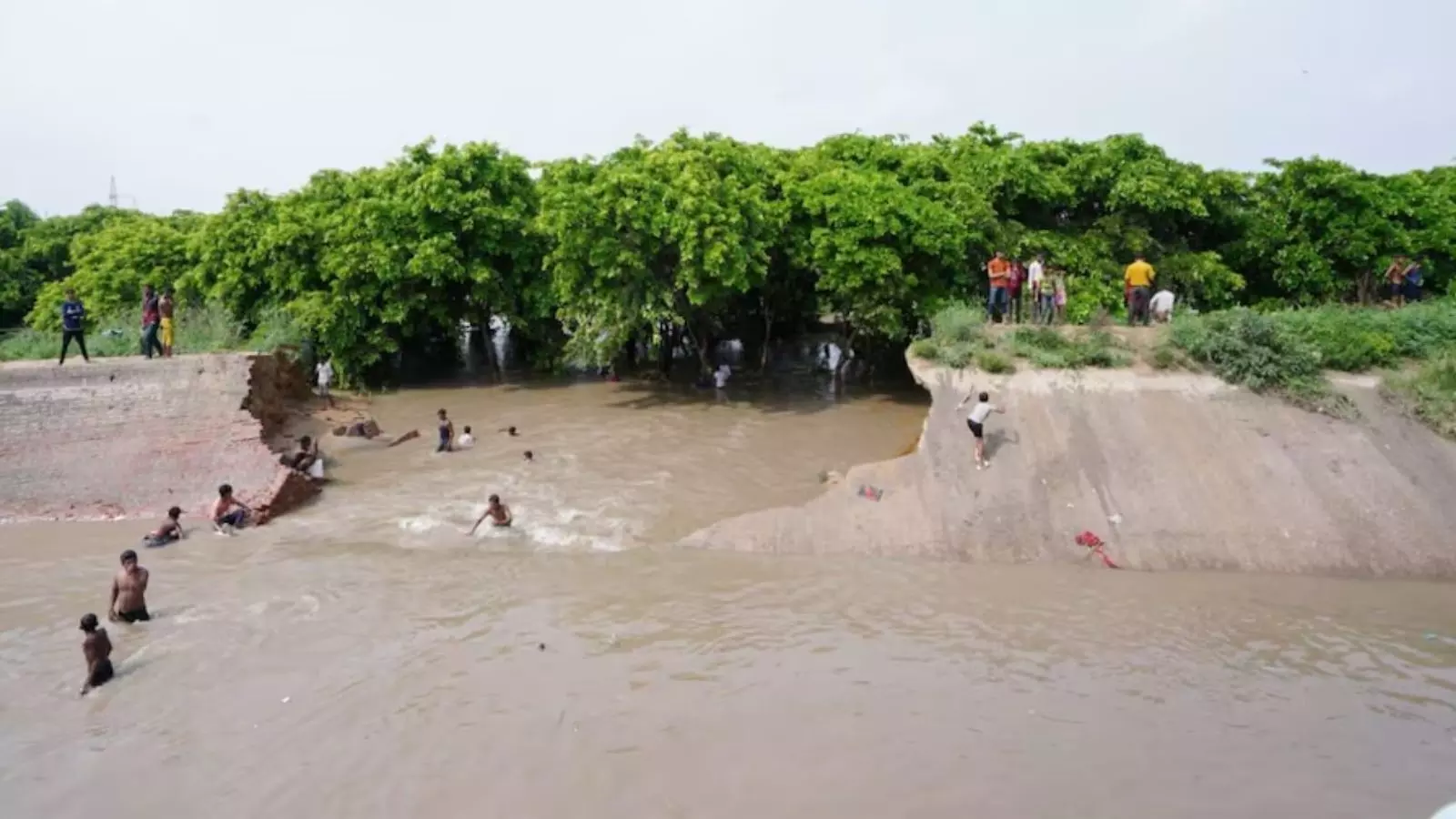 बारिश नहीं फिर भी डूब गया दिल्ली का यह इलाका, साजिश या लापरवाही ?