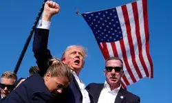 कान को चीर कर निकल गई गोली, जानलेवा हमले में बाल बाल बचे ट्रंप