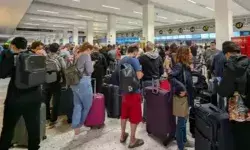 Microsoft Outage: एयरपोर्ट्स पर यात्रियों की लंबी लाइन, नहीं हो पा रहा चेक-इन; देखें VIDEO