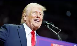 डोनाल्ड ट्रंप का का आक्रामक अंदाज, लोकतंत्र के लिए खाए गोली