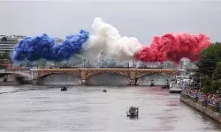 सीन नदी में बोट परेड के साथ पेरिस ओलिंपिक की शुरुआत