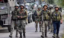 जम्मू-कश्मीर के कुपवाड़ा में सेना और आतंकियों के बीच मुठभेड़, 3 सैनिक घायल