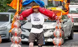 50 वर्षों में धार्मिकता से मर्दवादी हिंदू धर्म की तरफ बढ़ती कांवड़ यात्रा का सफर