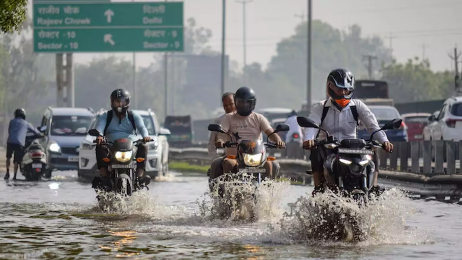 लाचार सरकार, लचर व्यवस्था और बेहाल दिल्ली- एक रुका हुआ शहर