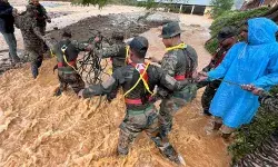 Wayanad Disaster: निराशा के बीच जगी उम्मीद की किरण, 3 दिन से फंसे 4 लोगों को किया गया रेस्क्यू