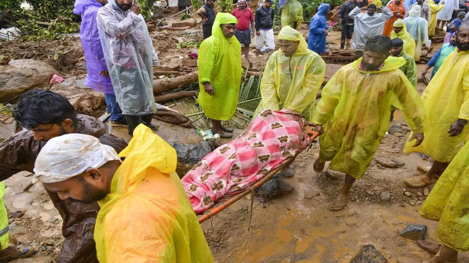 वायनाड भूस्खलन : पीड़ित परिजनों के शोक और दर्द को बढ़ा रहा है डीएनए परीक्षण से गुजरना