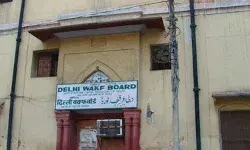 संशोधन की आहट से गरमाई राजनीति, वक्फ बोर्ड की ताकत समझिए