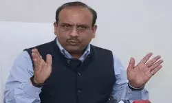 जनता की नहीं 15 अगस्त पर कौन फहराएगा झंडा की चिंता है आप को : विजेंद्र गुप्ता