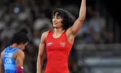 अब भी मेडल की उम्मीद कायम, अखाड़े के बाद अब विनेश की कानूनी लड़ाई