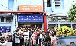 पश्चिम बंगाल में लेडी डॉक्टर के साथ निर्भया जैसी दरिंदगी, रेजिडेंट डॉक्टरों के विरोध के बाद जागी पुलिस