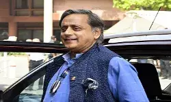 शशि थरूर ने मोदी सरकार की तारीफ, कहा मुसीबत में फंसे दोस्त की मदद करना अच्छी बात