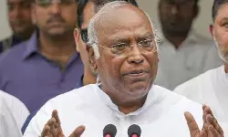 रोज़गार को लेकर खड़गे का मोदी सरकार पर गंभीर आरोप, संदिग्ध आंकड़ों से लूटी जा रही वाह वाही