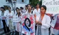 Kolkata Rape-Murder: डॉक्टर के पिता ने CBI से कहा- डॉक्टर, इंटर्न वारदात में हो सकते हैं शामिल