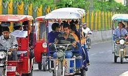 सड़क पर अव्यवस्था-बिजली चोरी का दाग, क्या आतंक का दूसरा नाम है ई-रिक्शा