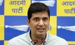 पेड़ों की अवैध कटाई पर आप हमलवार, दिल्ली के एलजी से मांगा इस्तीफा