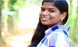 UPSC Success Story: मजदूरी करके घर चलाते थे मां-बाप, पैसे उधार लेकर बनीं आईएएस अधिकारी