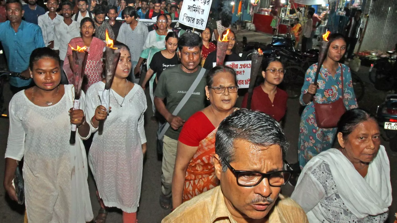 मेरी बेटी के सपनों का गला घोंट दिया, मृत डॉक्टर की मां का छलका दर्द