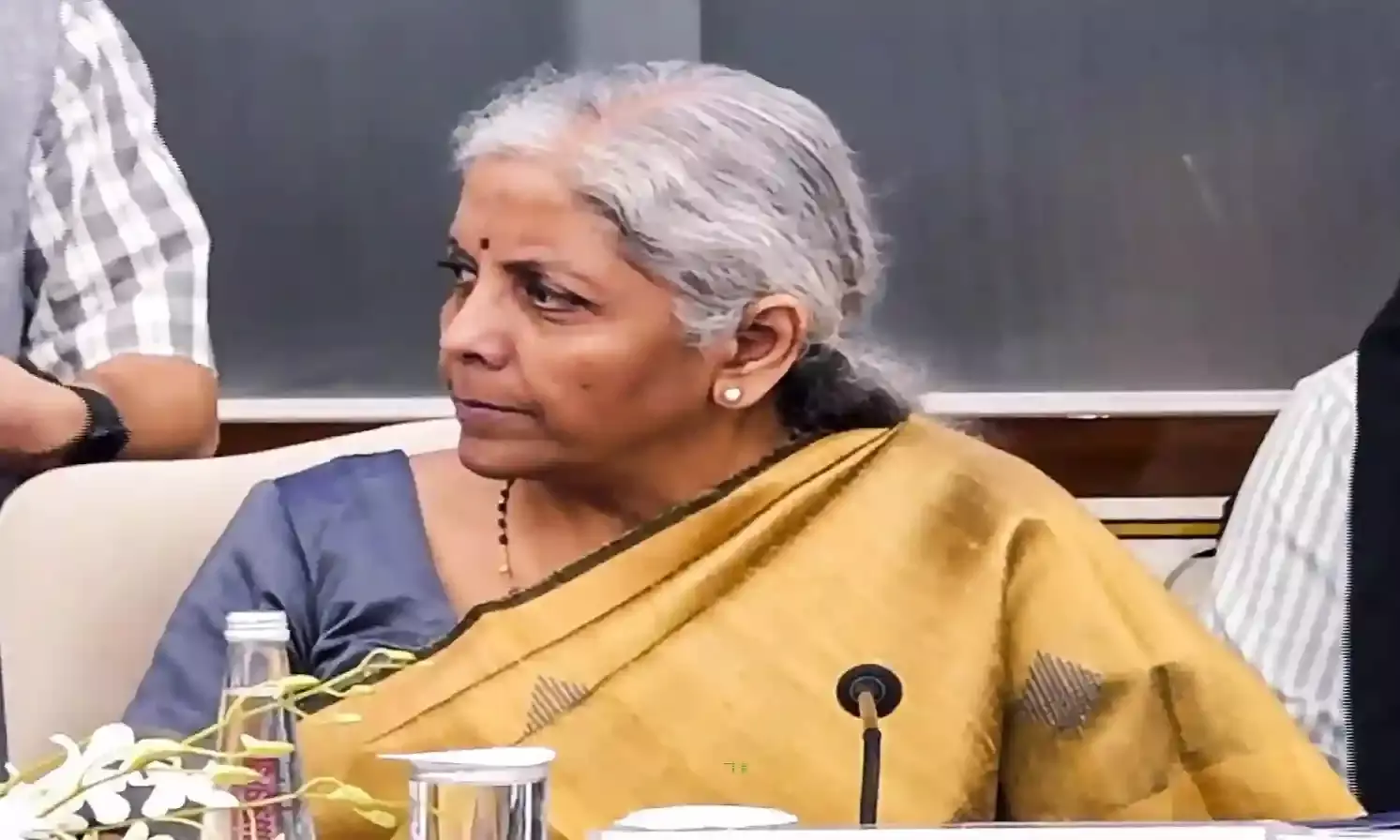 बजट 2026 से पहले इनकम टैक्स पर बड़ा संकेत, मिडिल क्लास को मिल सकती है बड़ी राहत!